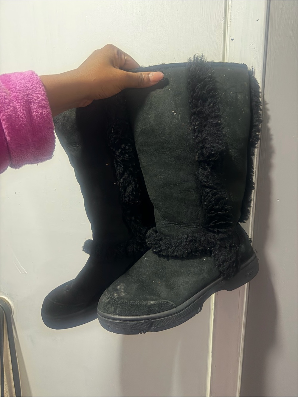 UGG Sunburst Uggs - Black Used